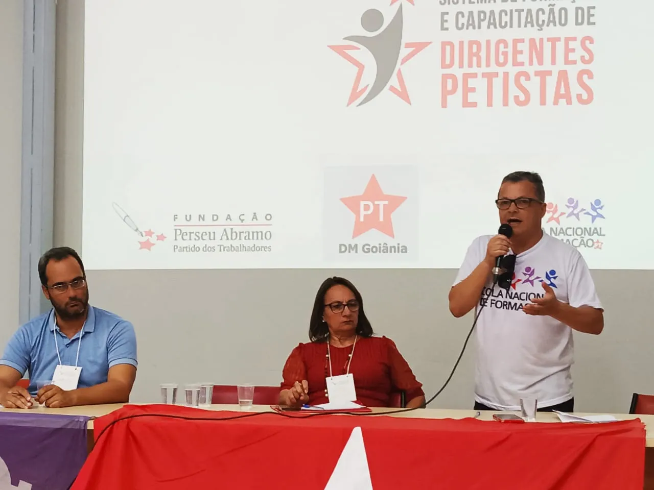 Osvaldir Freitas, diretor da Escola do PT e membros do PT-Goiânia